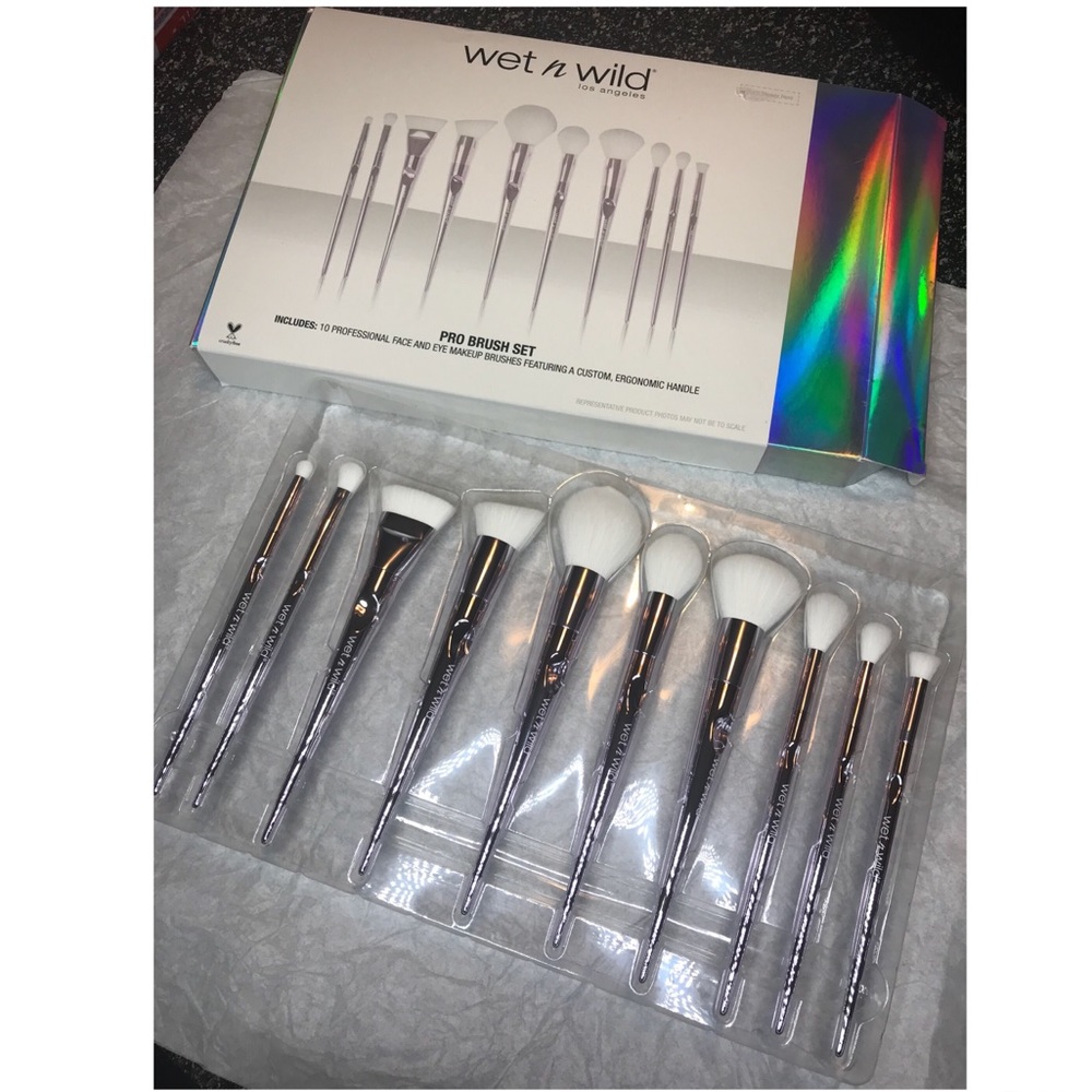 ❗️SOLD❗️🆕Wet N wild limited edition Pro brush set